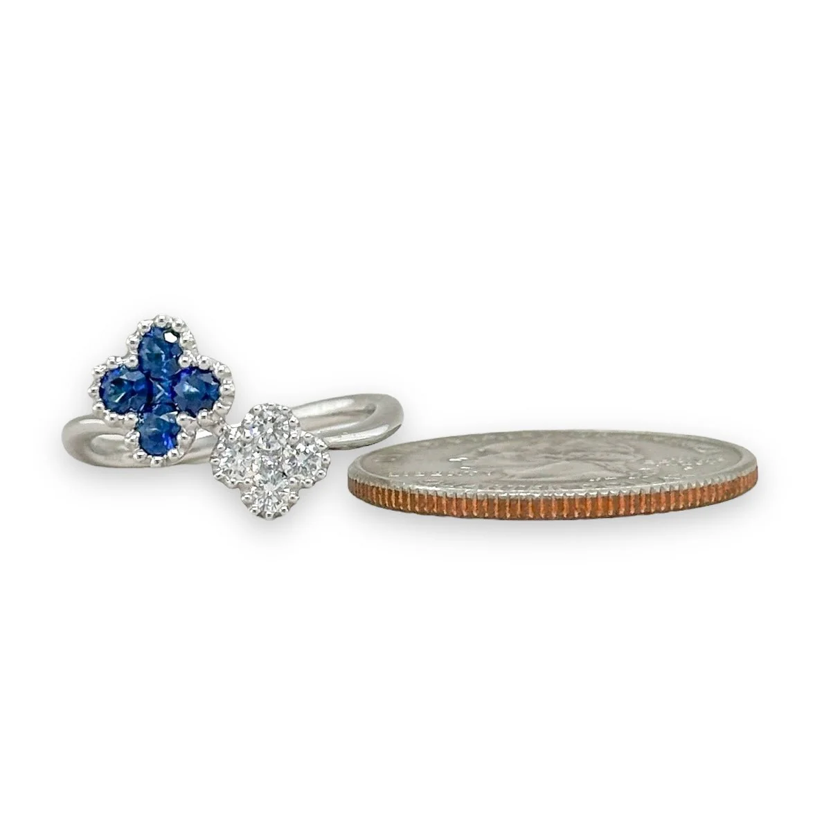 18K W Gold 1.10ctw Sapphire & 0.21ctw G/SI1 Diamond Double Clover Band - Image 4